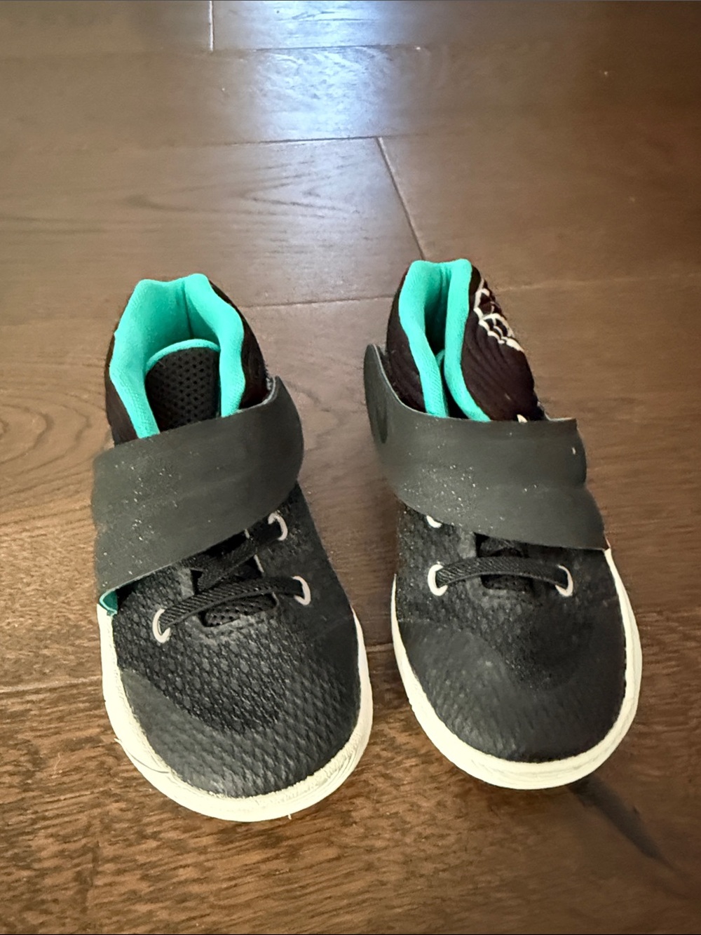 Nike Kyrie Toddler Basketball Shoes Black Turquoise Size 9C